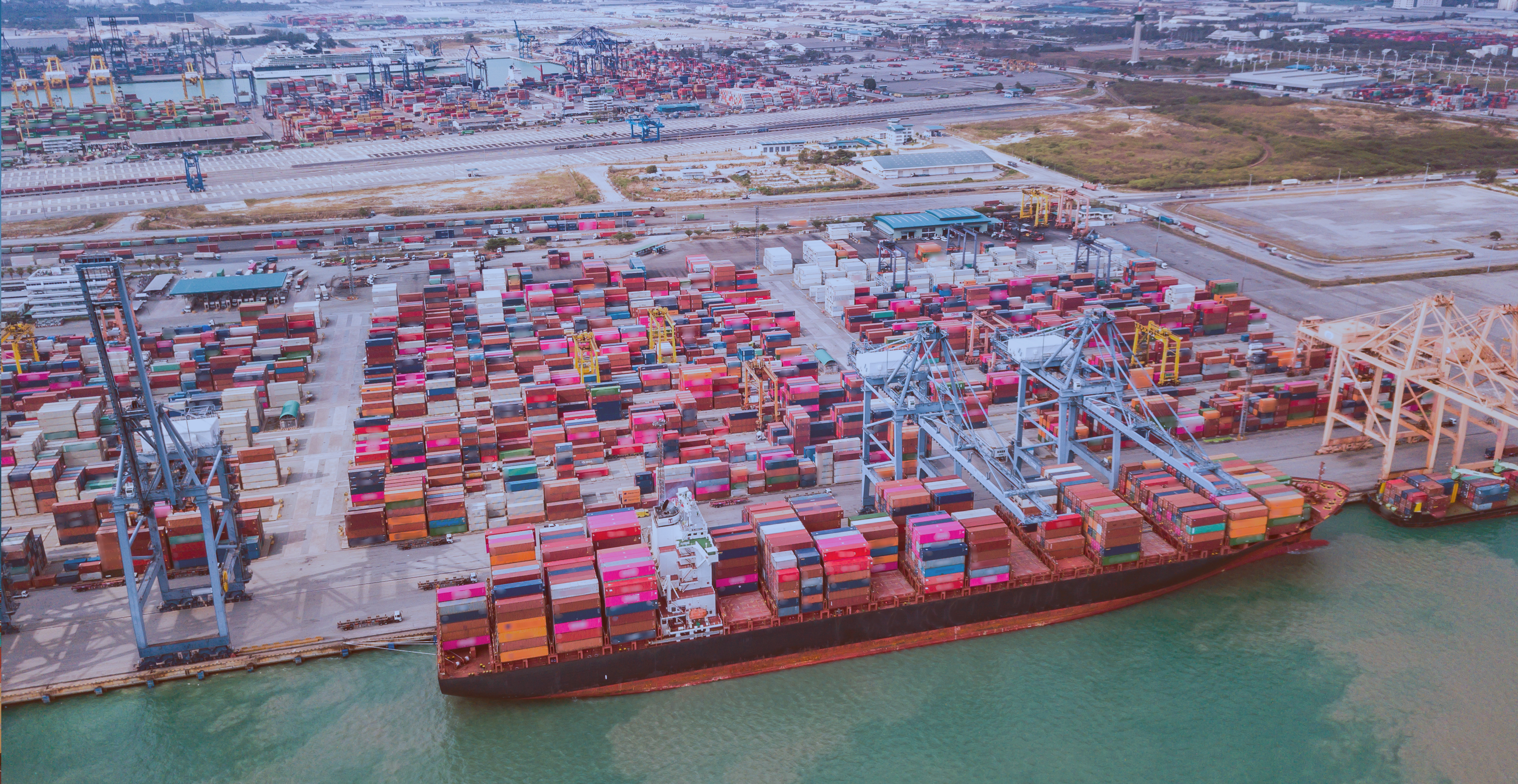 Puerto de buques de carga en Malasia
